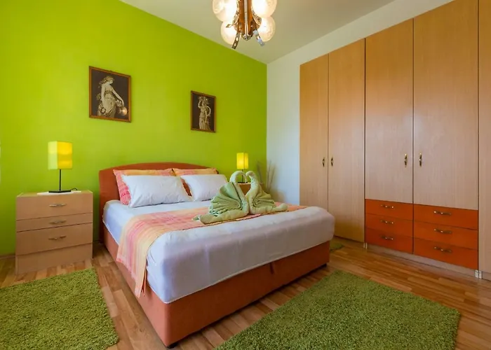 Apartment Ljiljana *