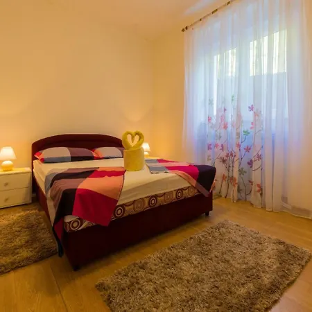 Apartment Ljiljana *