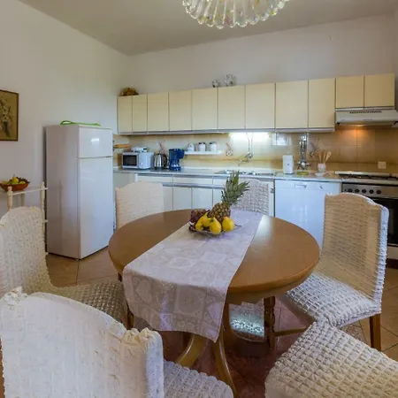 Ljiljana Apartment