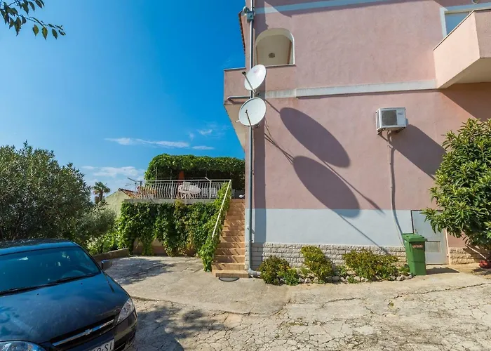 Apartment Ljiljana *