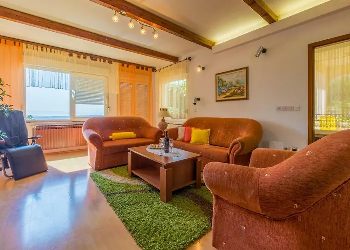 Apartment Ljiljana *